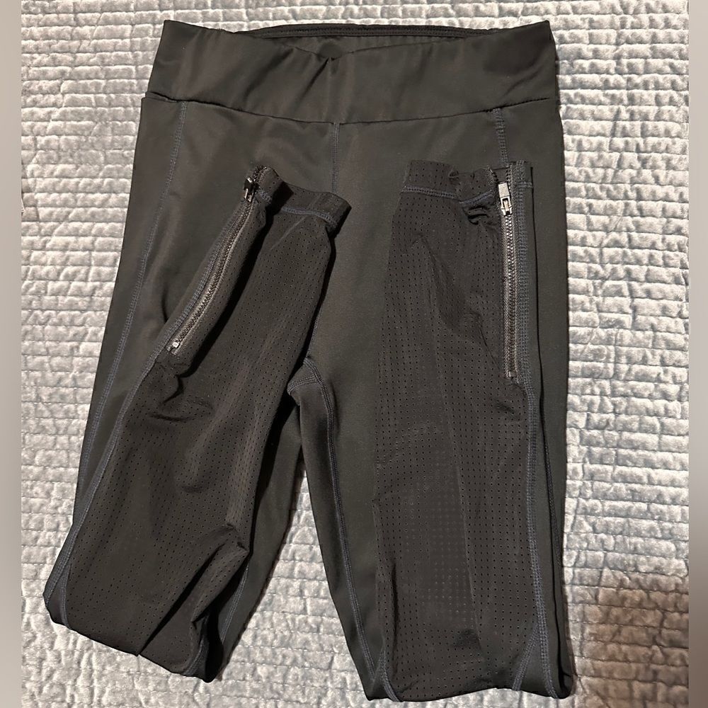 Fabletics Women's Small Black Leggings Zippered Leg Hem
Side Hip Pocket - Picture 7 of 16